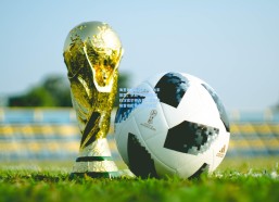 海星体育官网入口：独家披露，罗斯-布朗回忆签约汉密尔顿内幕，霍肯博格曾接近梅赛德斯席位