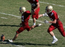 海星体育|撕裂的信仰，当希勒的怒斥撞上纽卡德比之殇