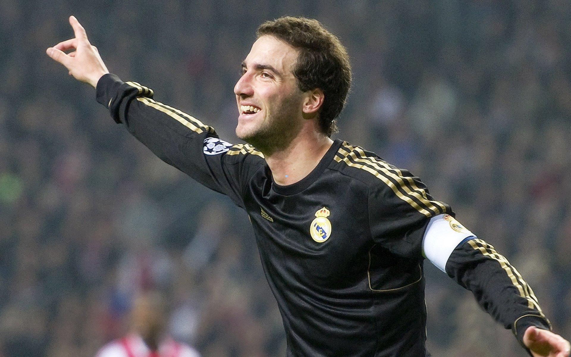 意甲豪门争夺战升温，尤文与国米考察热那亚中场马利诺夫斯基